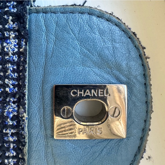 Chanel Classic Single Medium Flap Bag Tweed and calfskin 18x 2014 - Picture 9 of 17